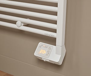 Η ηλεκτρική πετσετοκρεμάστρα ATLANTIC RSS 2012 DIGITALμε πλάτος από 400 έως 550 mm θερμαίνει το μπάνιο και τις πετσέτες άμεσα και με ασφάλεια.